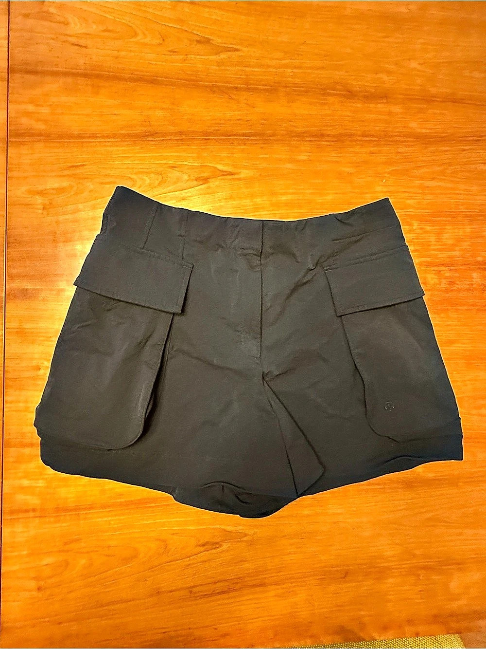Lululemon Relaxed-Fit Super-High-Rise Cargo Short 4" Shorts Black size 14